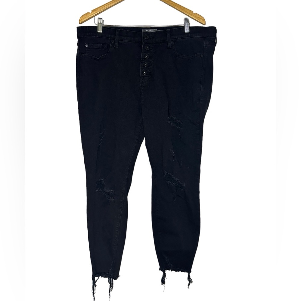 Torrid Sky High Skinny 18S Black Distressed Jeans 5-button Closure
